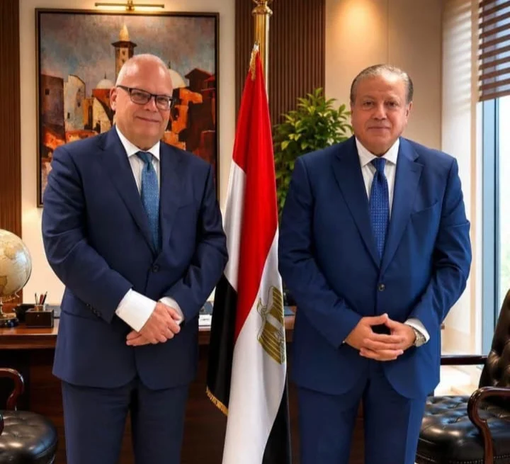 هشام عزمي يستقبل سفير السويد بالقاهرة