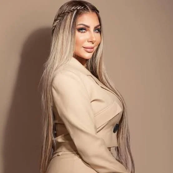 المذيعة والمنتجة سارة خليفة