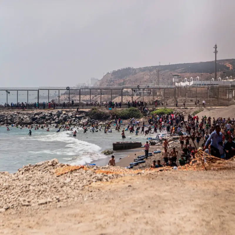 المهاجرين غير النظاميين