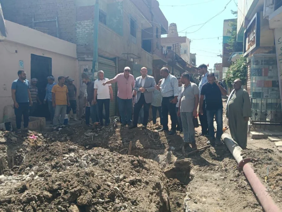 نائب محافظ الجيزة يتفقد مشروع الصرف الصحي