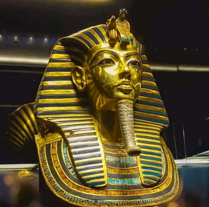 قناع توت عنخ آمون
